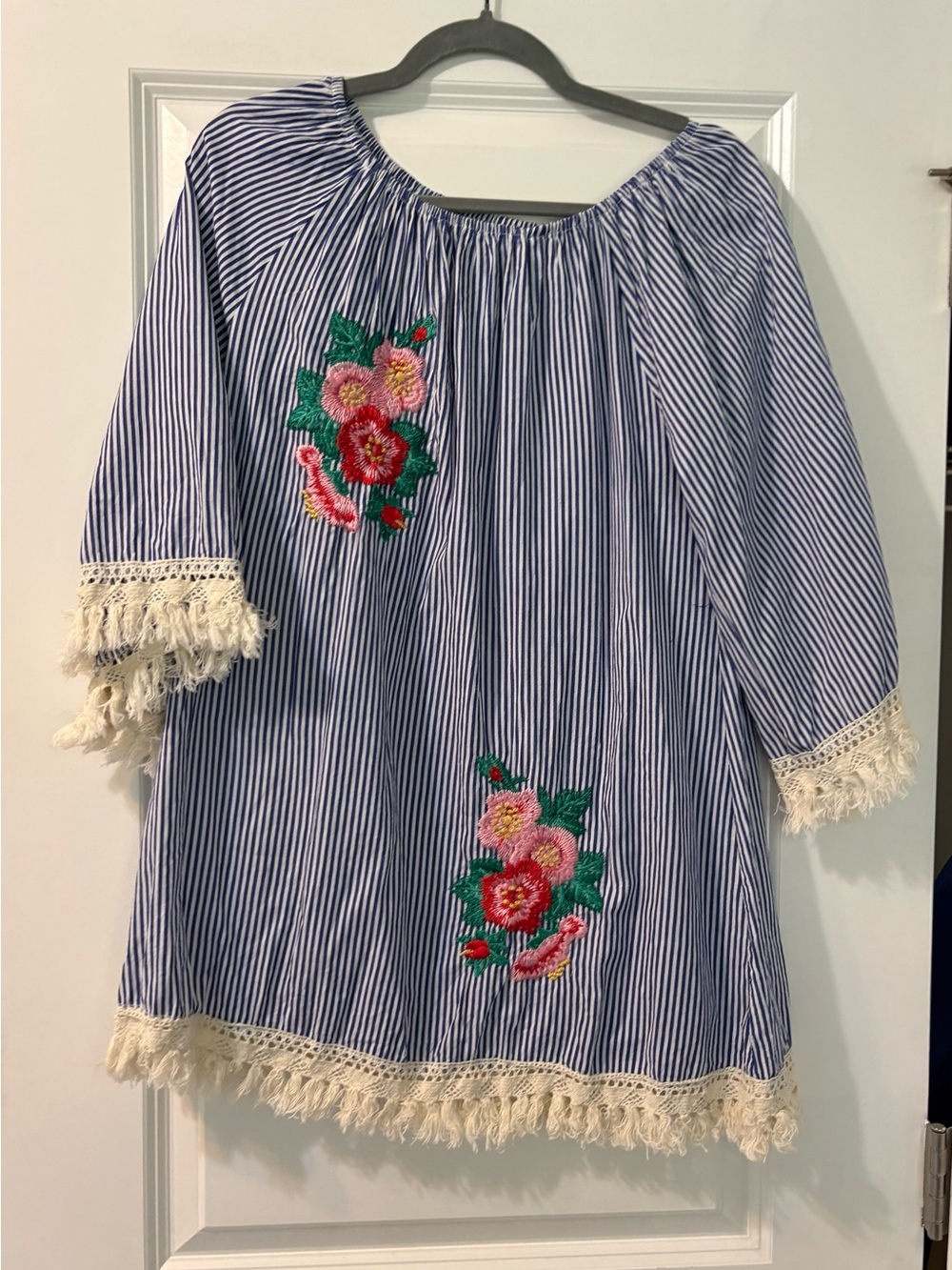 Blue White Stripe Embroidered Off Shoulder Tassel Top Size Large
Beach Coastal